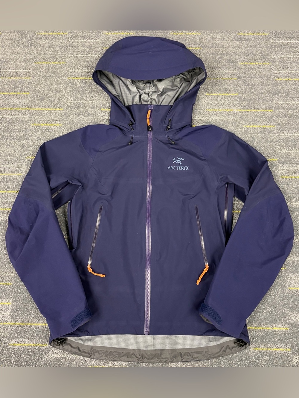 Arcteryx Beta AR Jacket Women’s Small Purple Full Zip Gortex Pro Windbreaker
